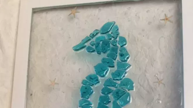 Image: Resin Holiday Tree or Beach Scene Class