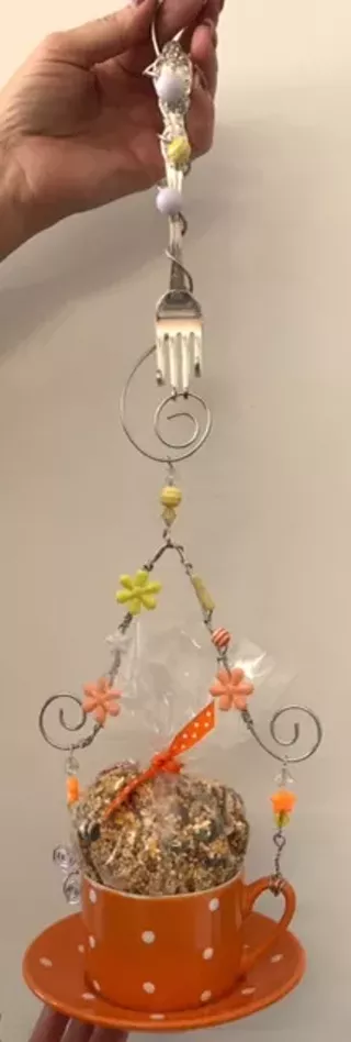 Image: Teacup Wire Birdfeeder/Planter