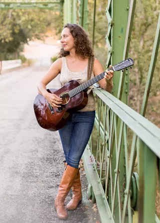 Image: Ynana Rose Live