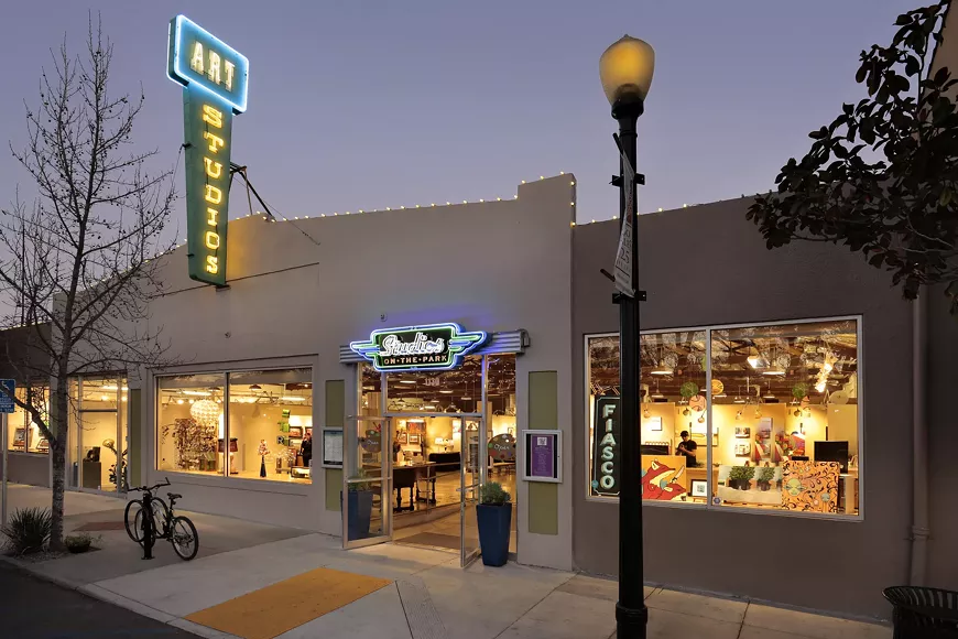 301_studios_on_the_park_02.webp