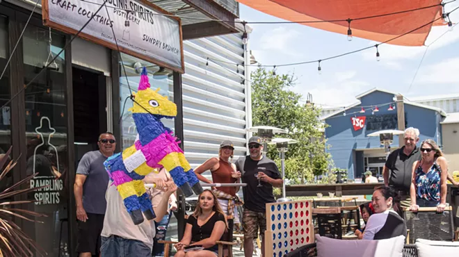 Image: Pi&ntilde;atas on the Patio