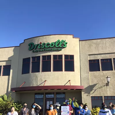 Image: Santa Maria farmworkers&rsquo; submit petition for wages to Driscoll&rsquo;s
