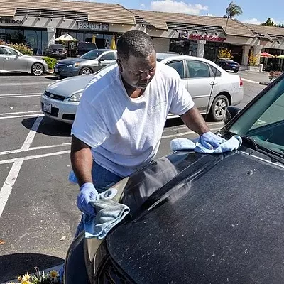 Image: Santa Maria regulates mobile car washers