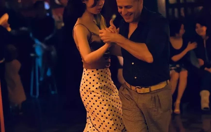 couple_asian_woman_dark_shirt_man-2.webp