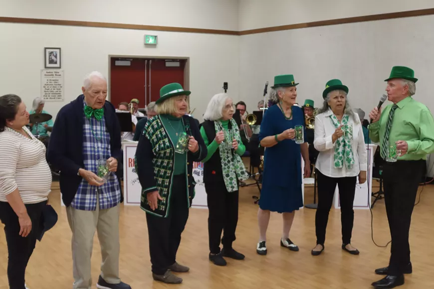 When Irish Eyes are Smiling singalong with Bob Nations!