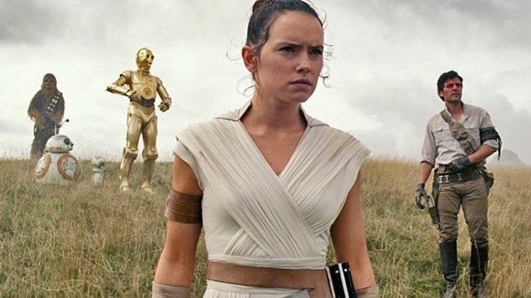 GROUP DYNAMIC Rey (Daisy Ridley) leads the Resistance into its final battle with the First Order, in director J.J. Abrams' Star Wars: The Rise of Skywalker. - BATTLING THE DARK SIDE AS THE RESISTANCE WEAKENS, REY (DAISY RIDLEY) BATTLES THE FORCES BEHIND THE SITH, INCLUDING THE TROUBLED KYLO REN (ADAM DRIVER).PHOTOS COURTESY OF LUCASFILM